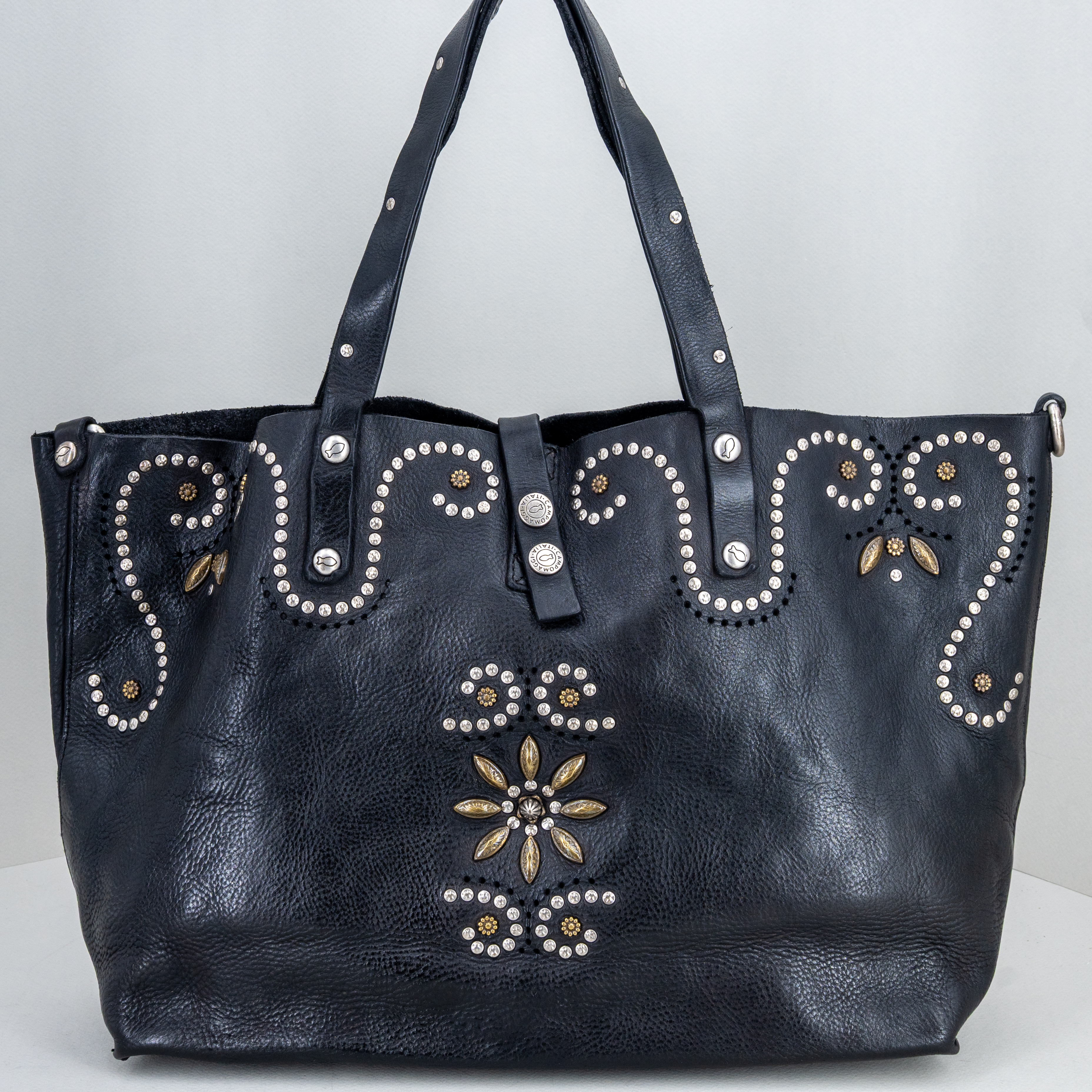 borsa donna in vera pelle colore nero, grande con manici e borchie applicate, disegni a fiore