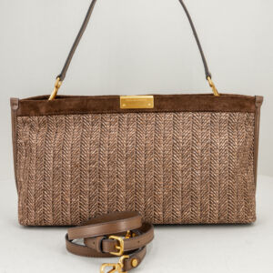 borsa da donna in paglia intrecciata a spalla con tracolla in pelle.