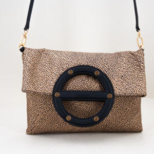 borsa donna piccola e piatta con tracolla colore marrone maculato borbonese