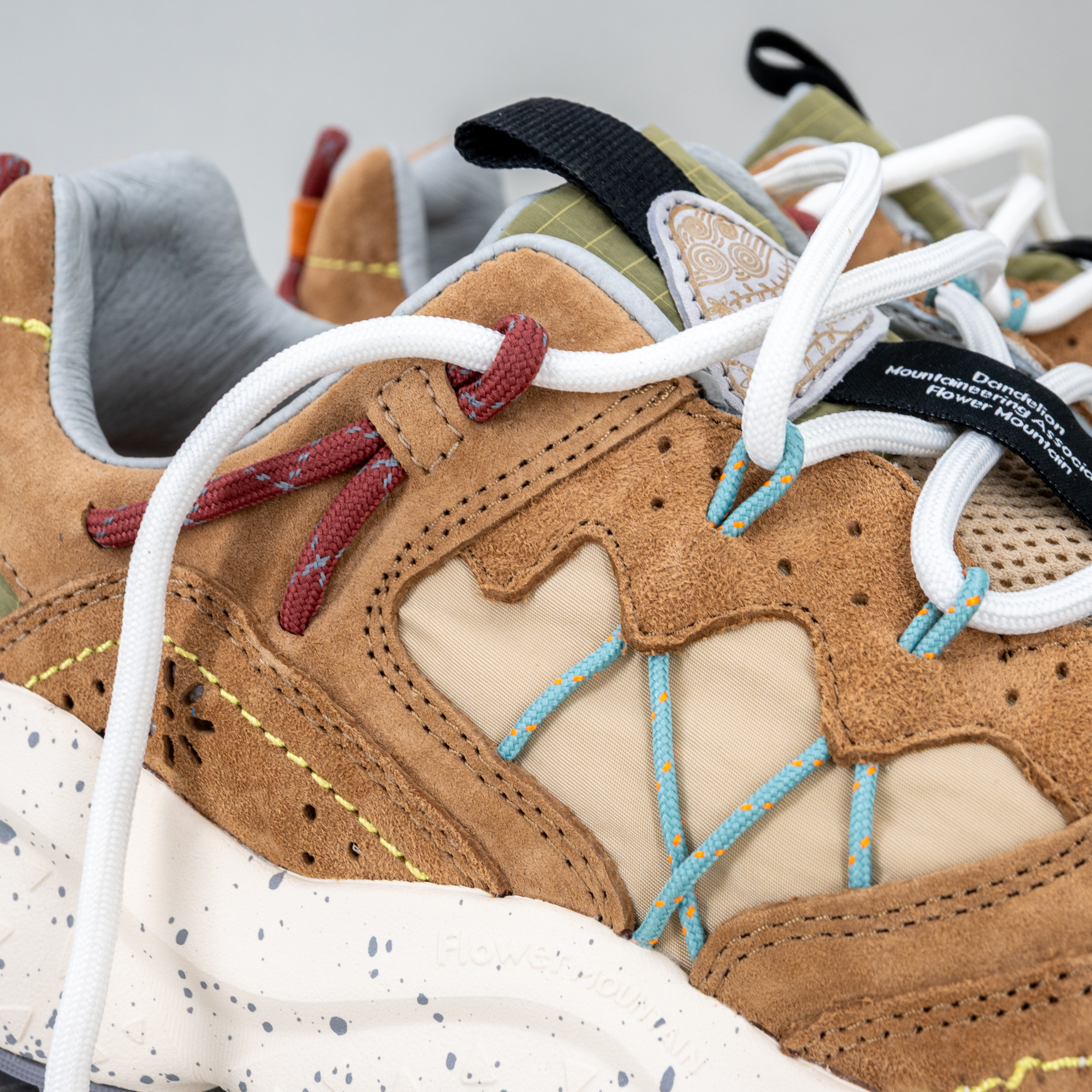 scarpa sportiva uomo Flower Mountain Yamabushi colore beige biscotto