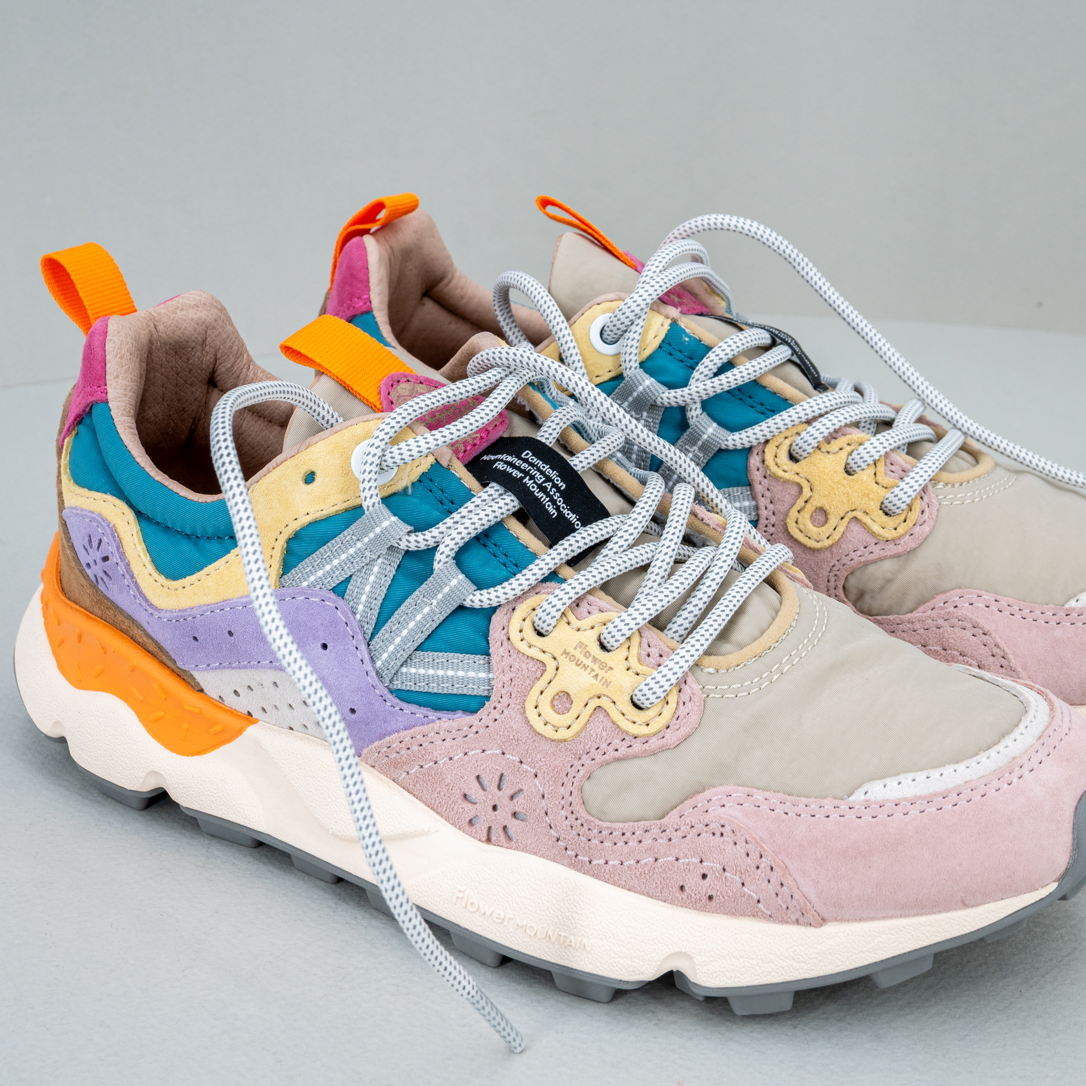 scarpa sportiva da donna Flower Mountain colore rosa e blu petrolio