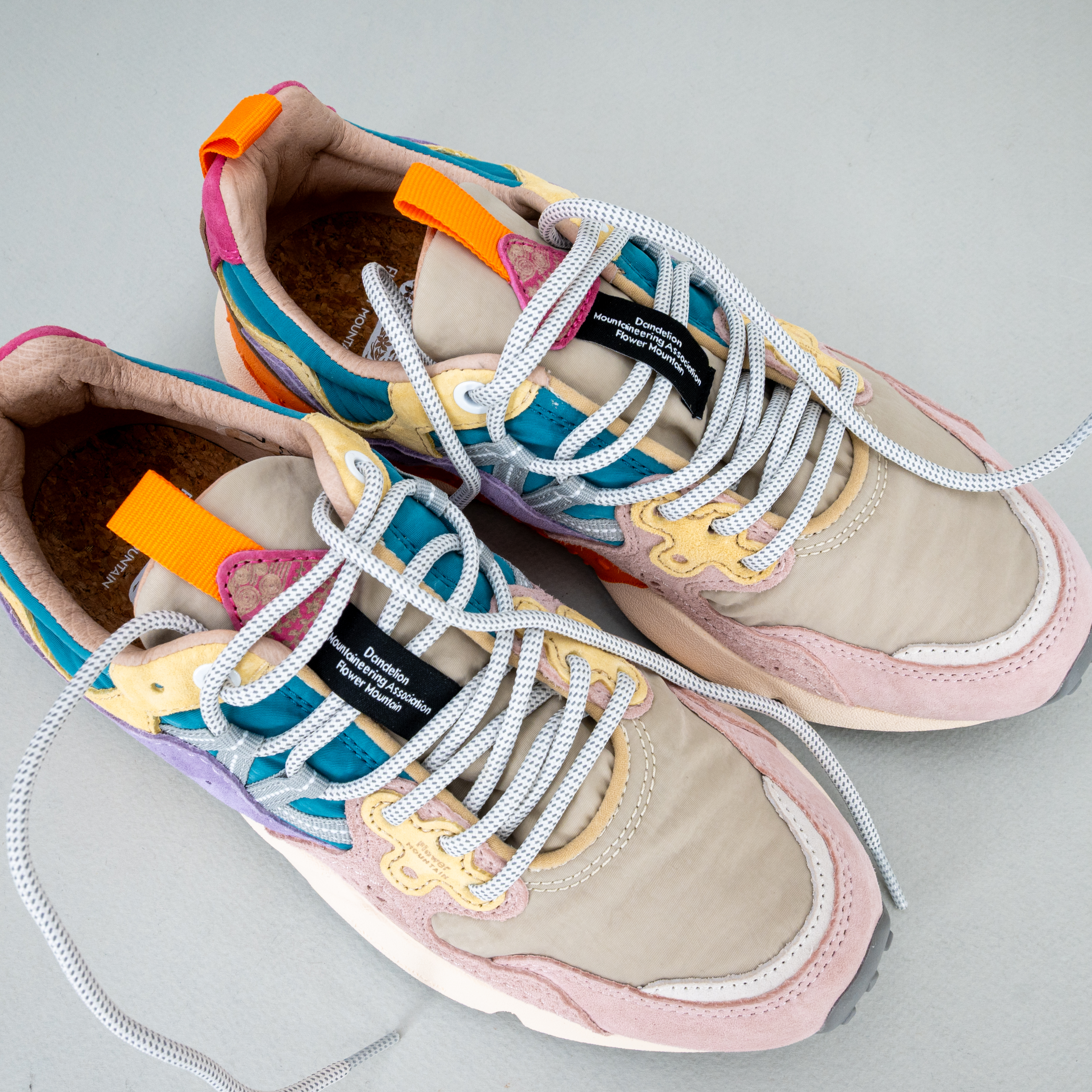 scarpa sportiva da donna Flower Mountain colore rosa e blu petrolio