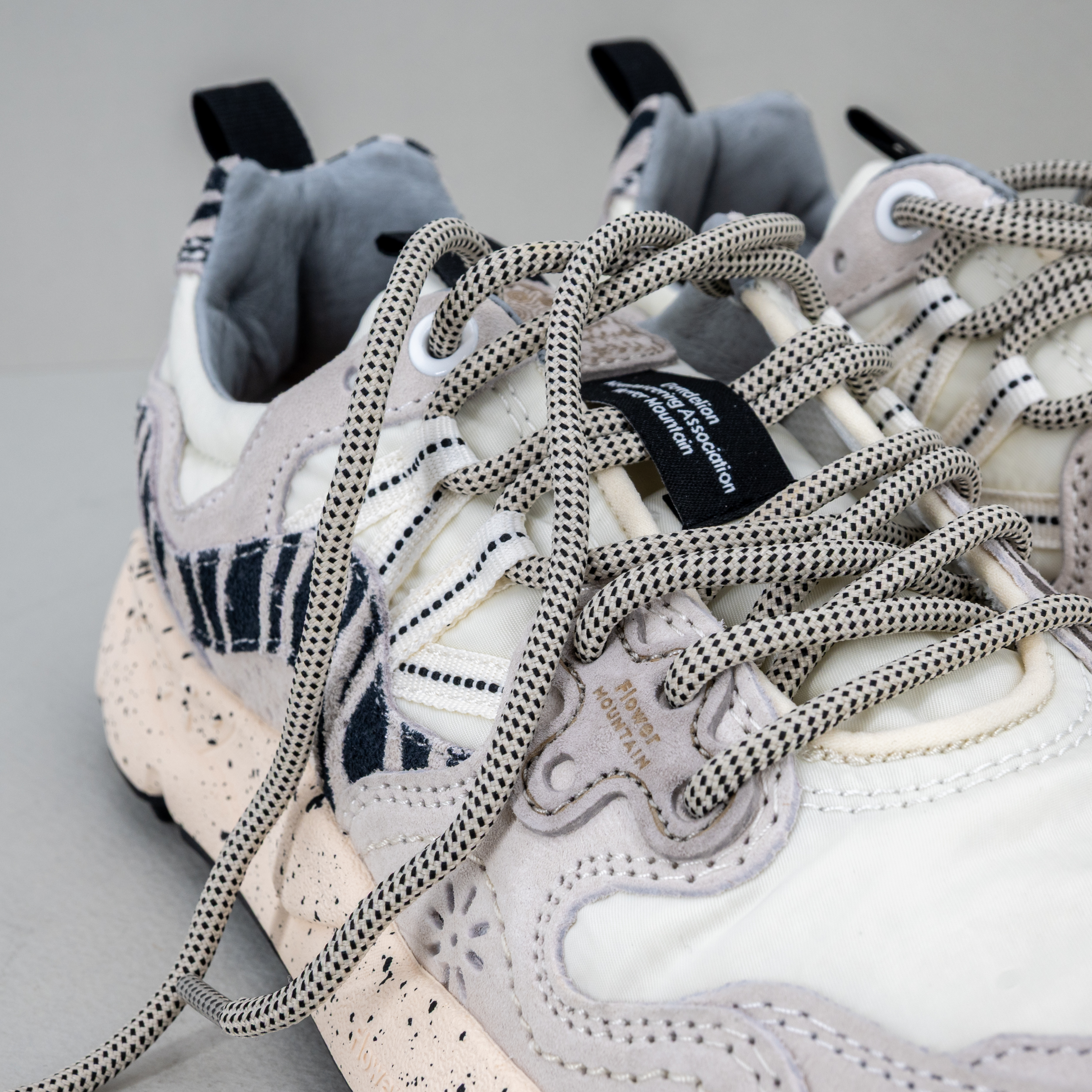 scarpa sportiva da donna Flower Mountain colore total white