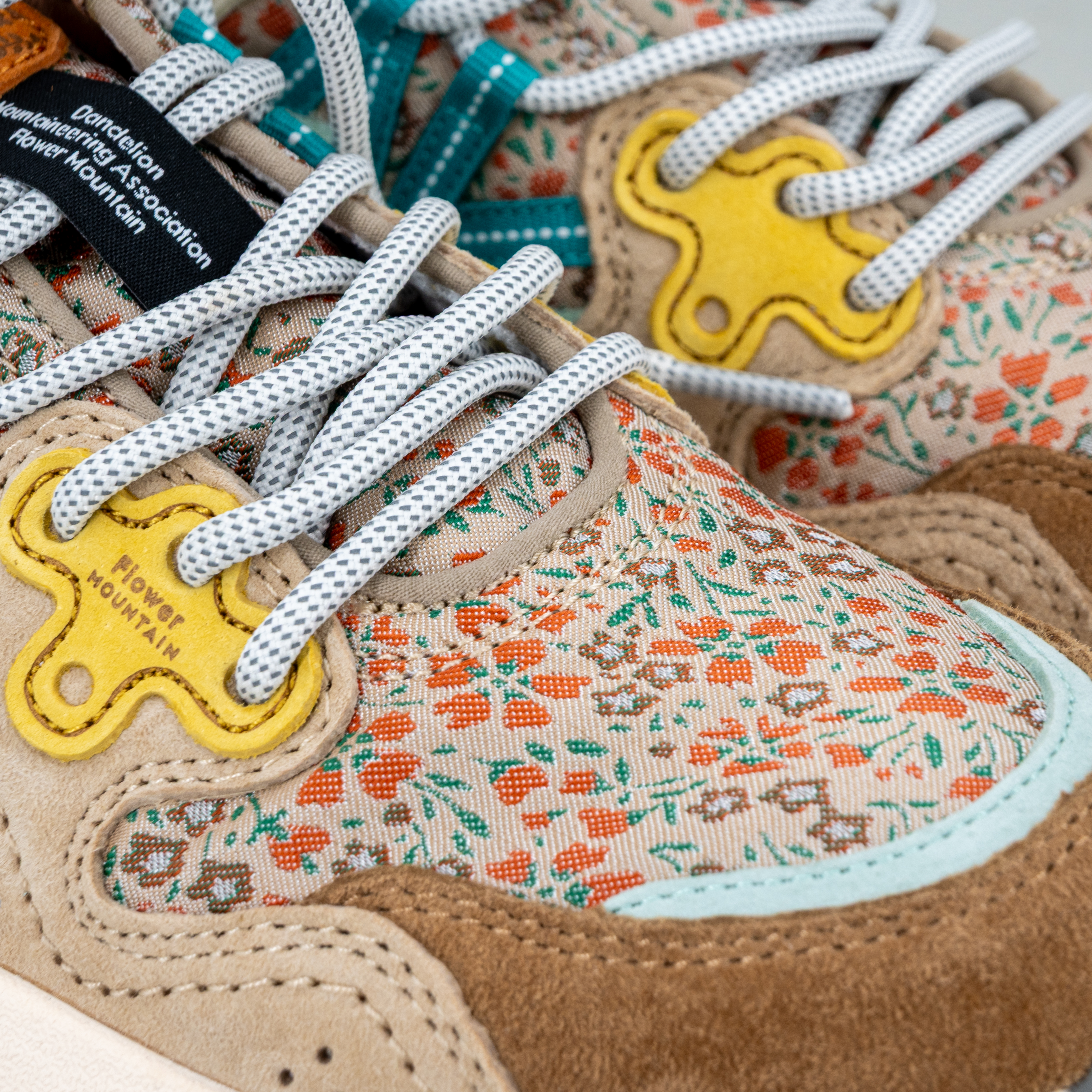 scarpa sportiva da donna Flower Mountain a fiori