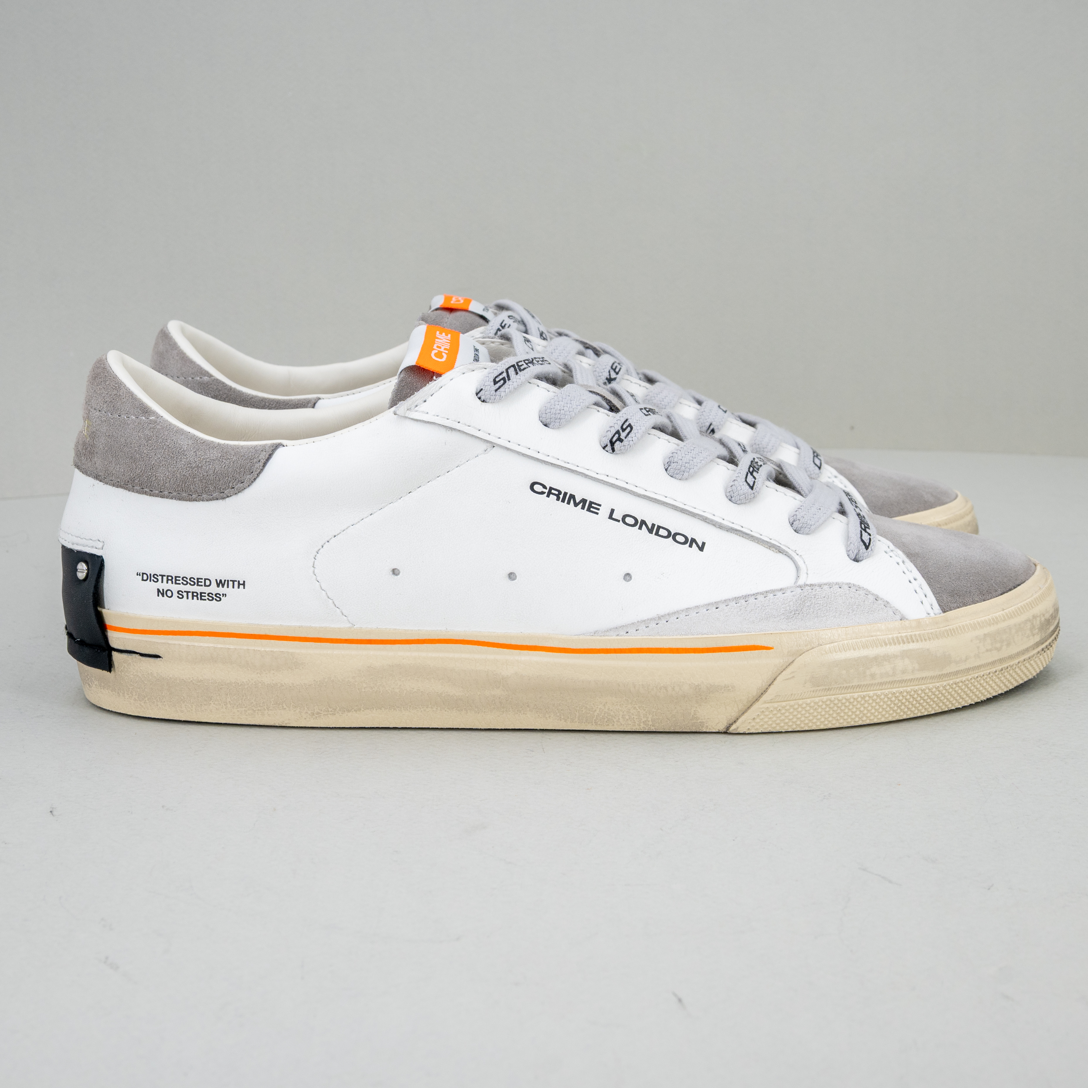 scarpa sportiva da uomo Crime London, in pelle bianca.