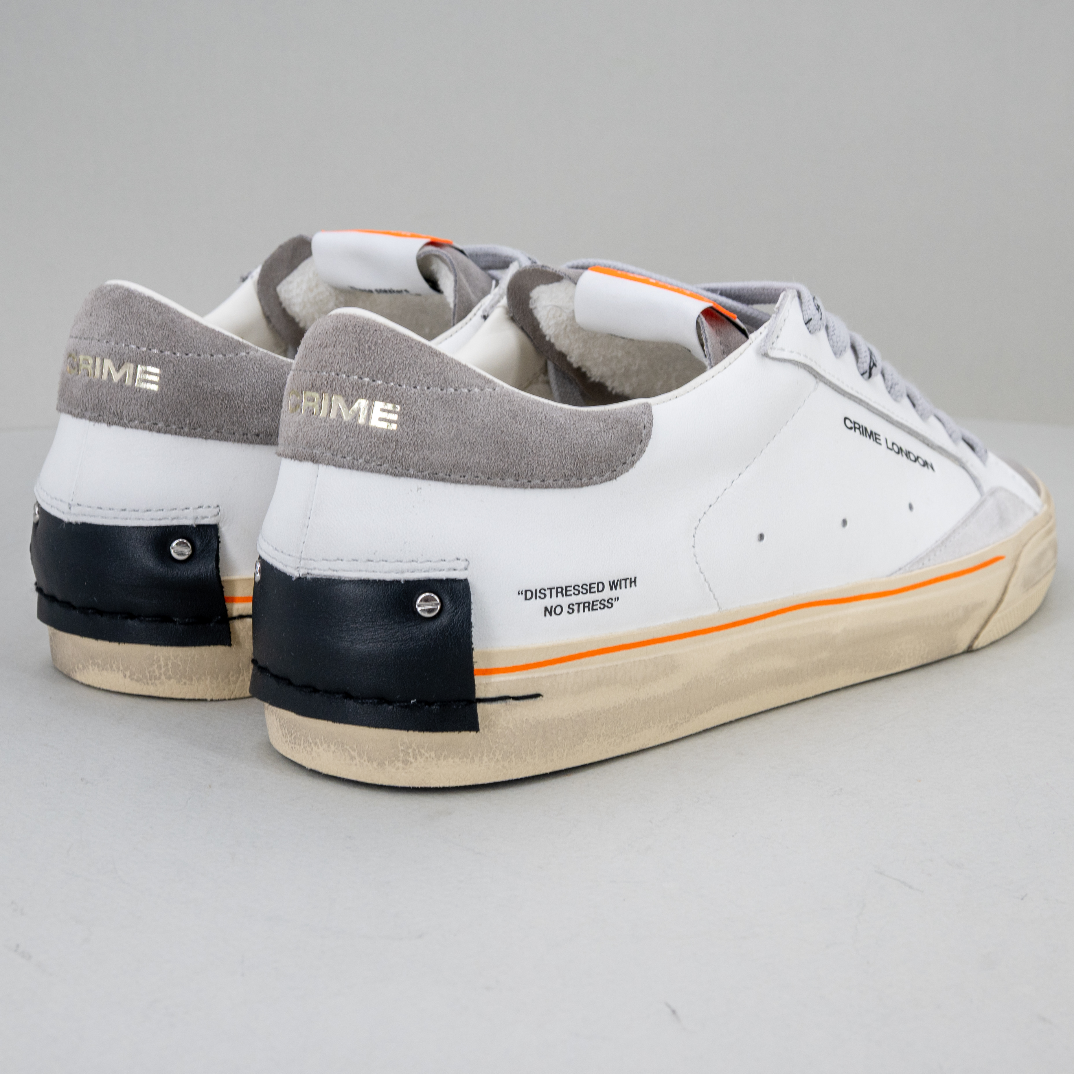 scarpa sportiva da uomo Crime London, in pelle bianca.