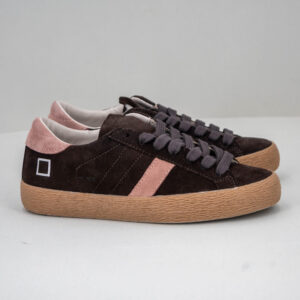 sneaker donna camoscio marrone su sfondo neutro