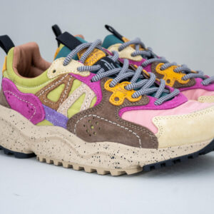 scarpa sportiva donna colore rosa su sfondo neutro