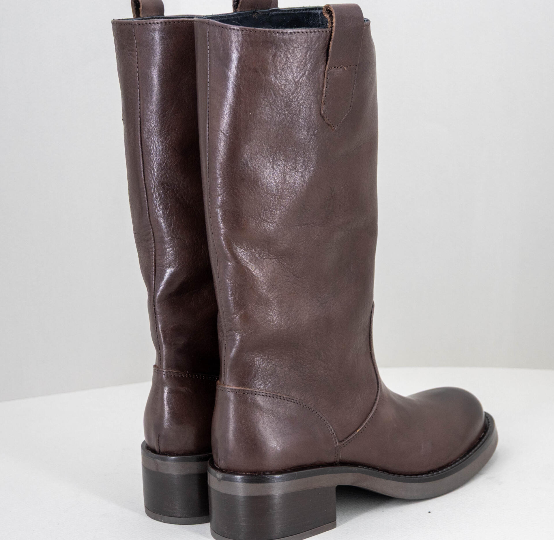 stivale da donna colore marrone tacco basso