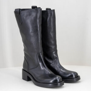 stivale da donna colore nero tacco basso