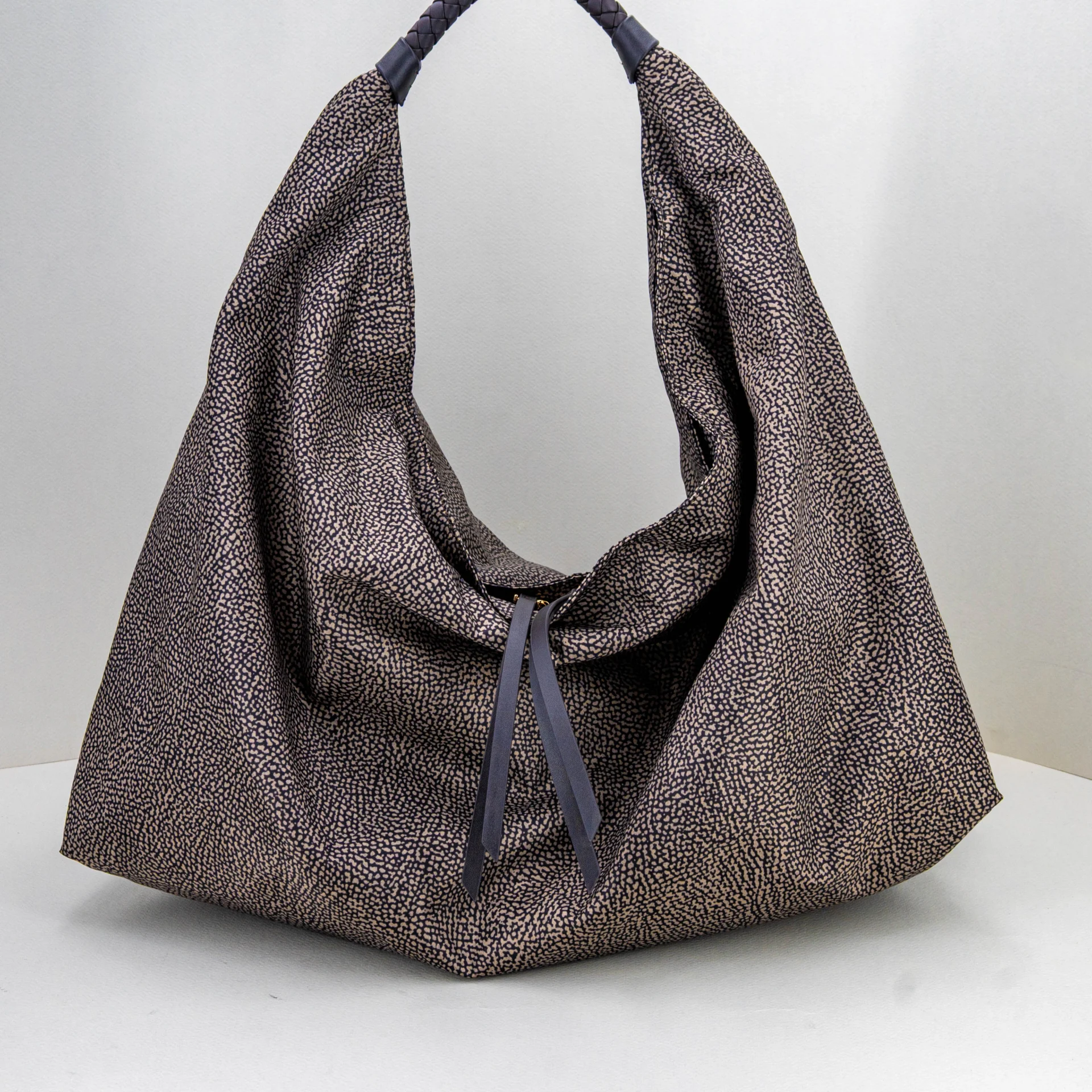 borsa a spalla da donna colore grigio scuro