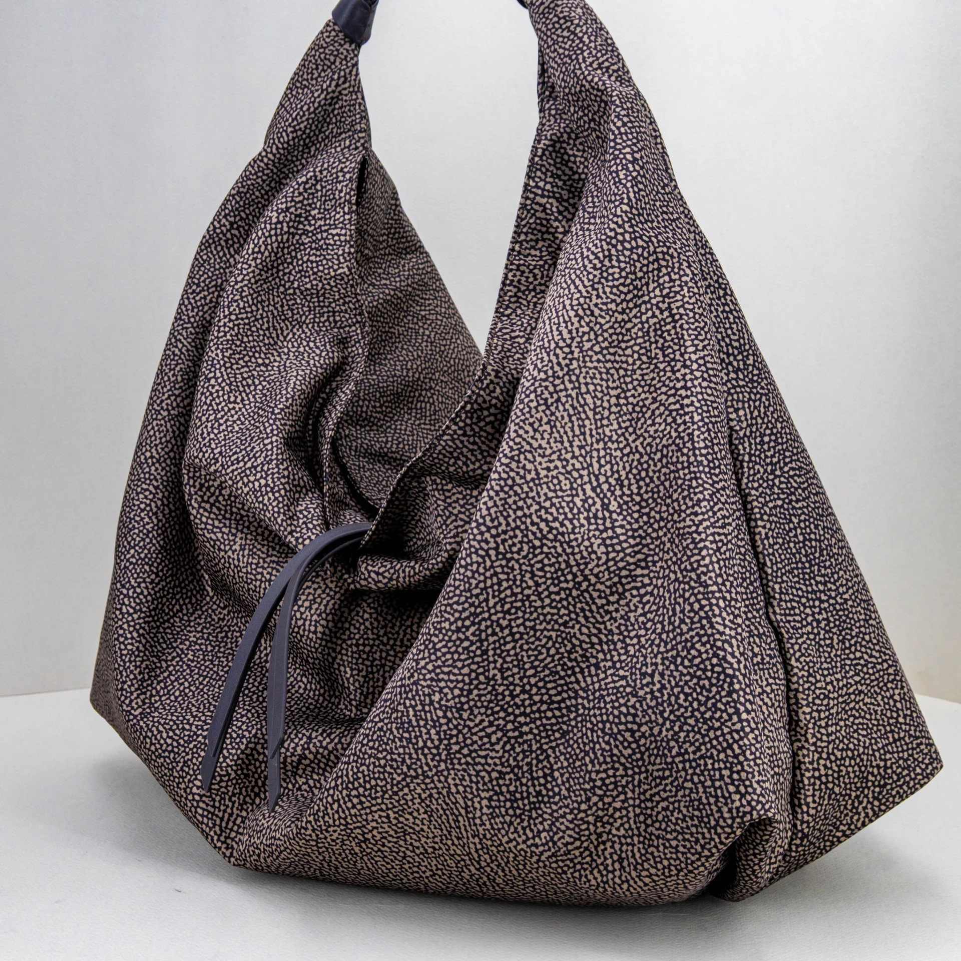 borsa a spalla da donna colore grigio scuro