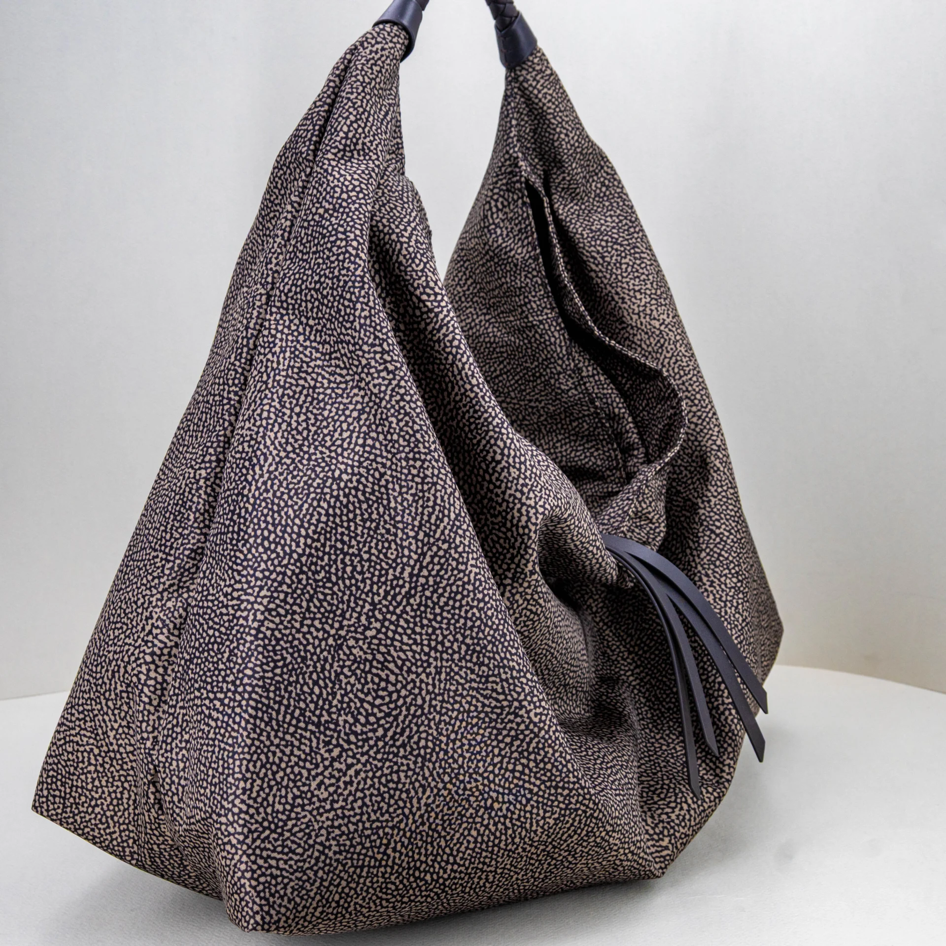 borsa a spalla da donna colore grigio scuro