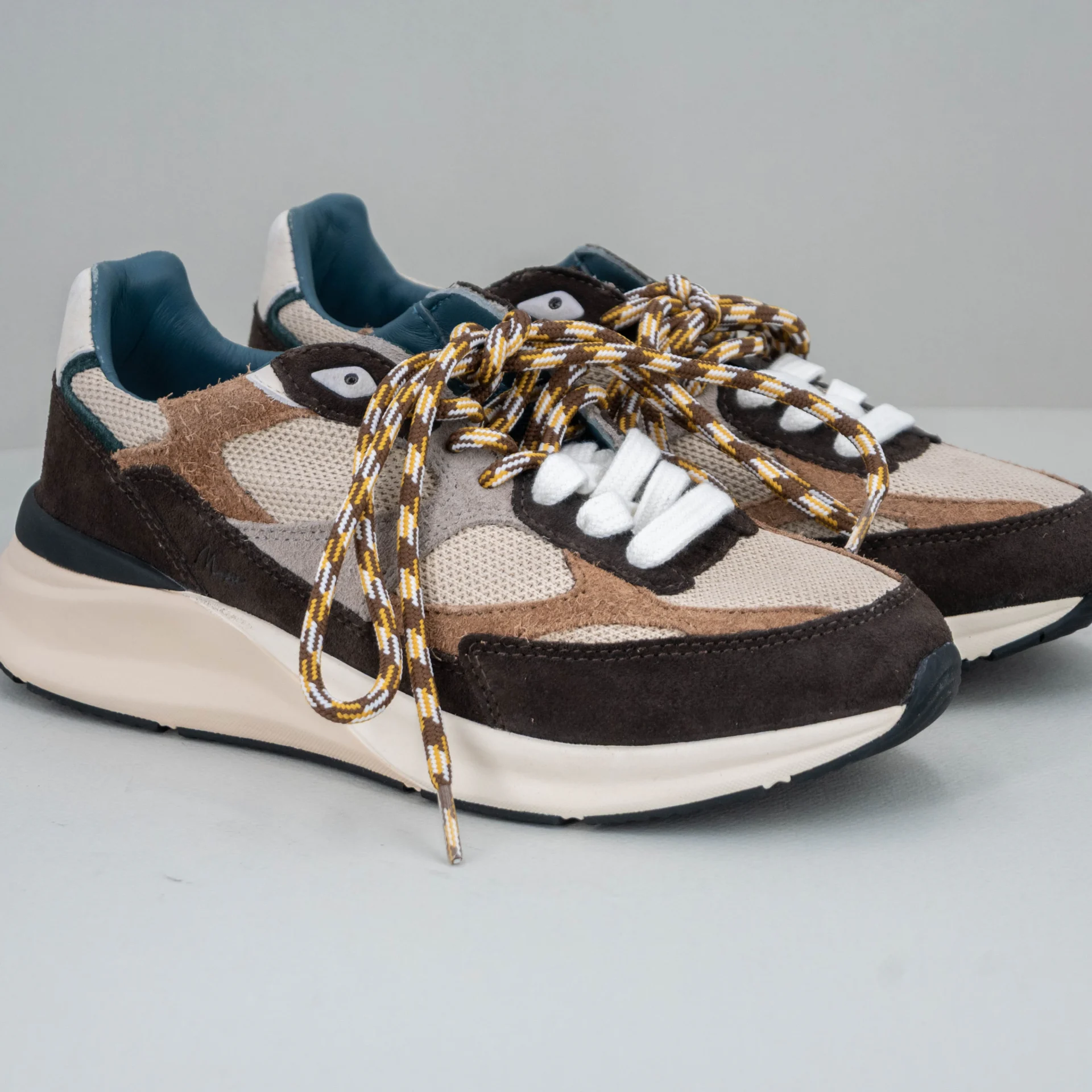 sneaker da uomo in tessuto tecnico marrone