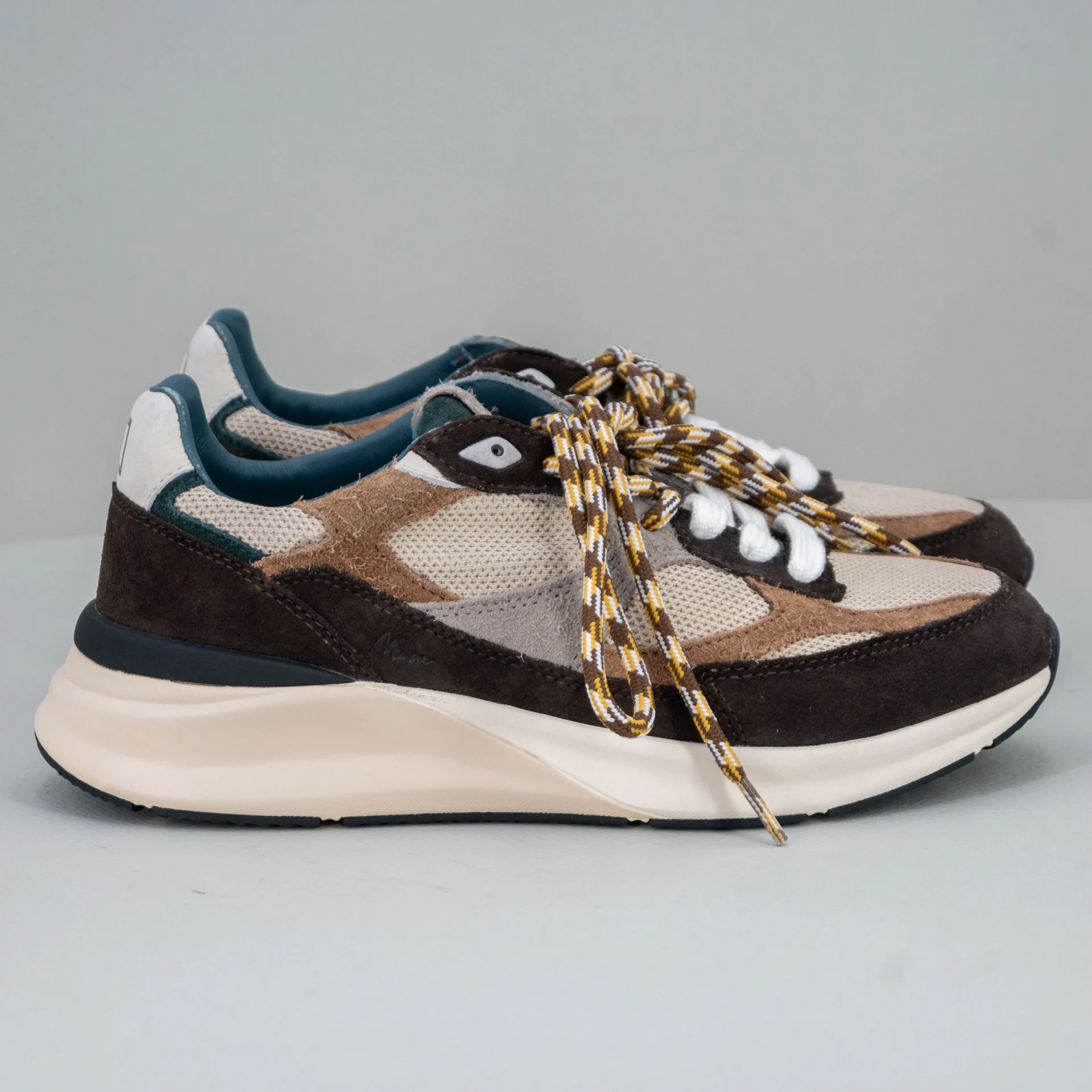 sneaker da uomo in tessuto tecnico marrone
