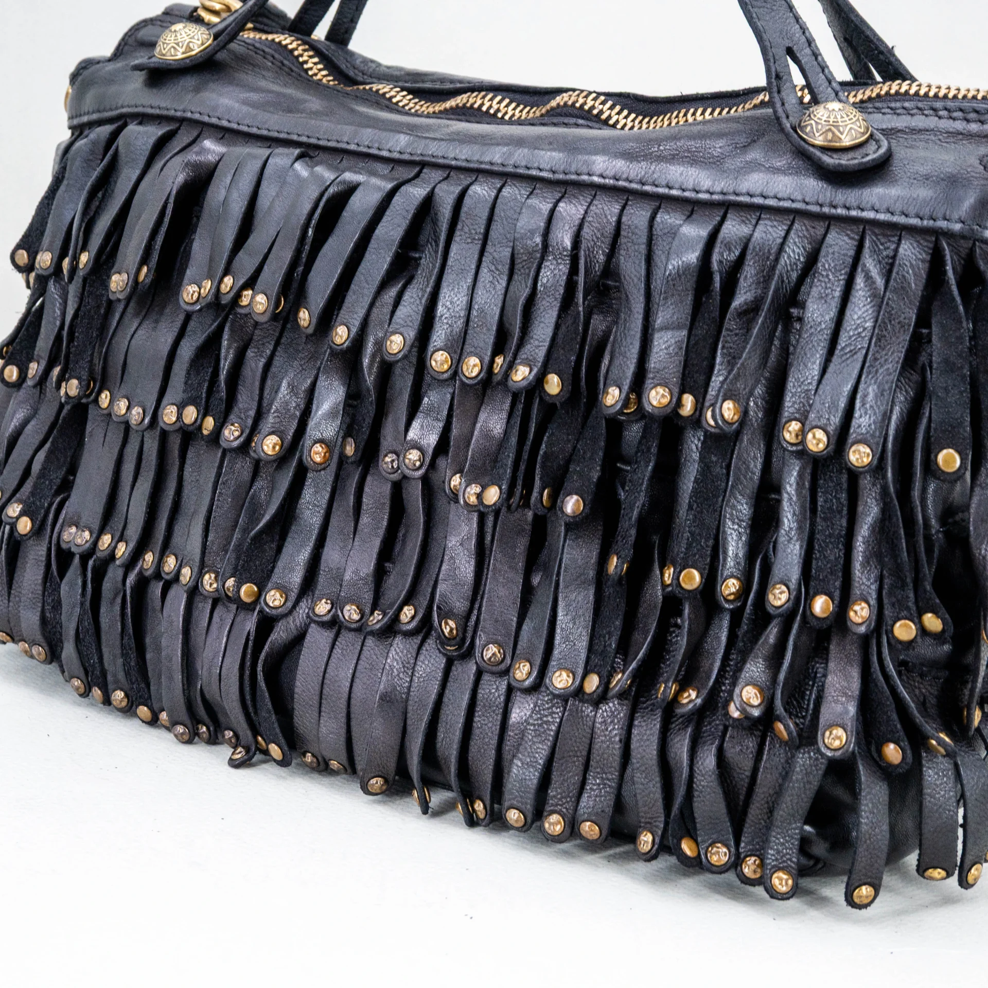 borsa tracolla con frange in pelle nera