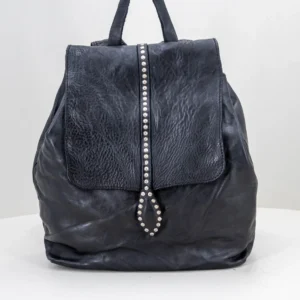 borsa zaino in pregiata pelle colore nero.