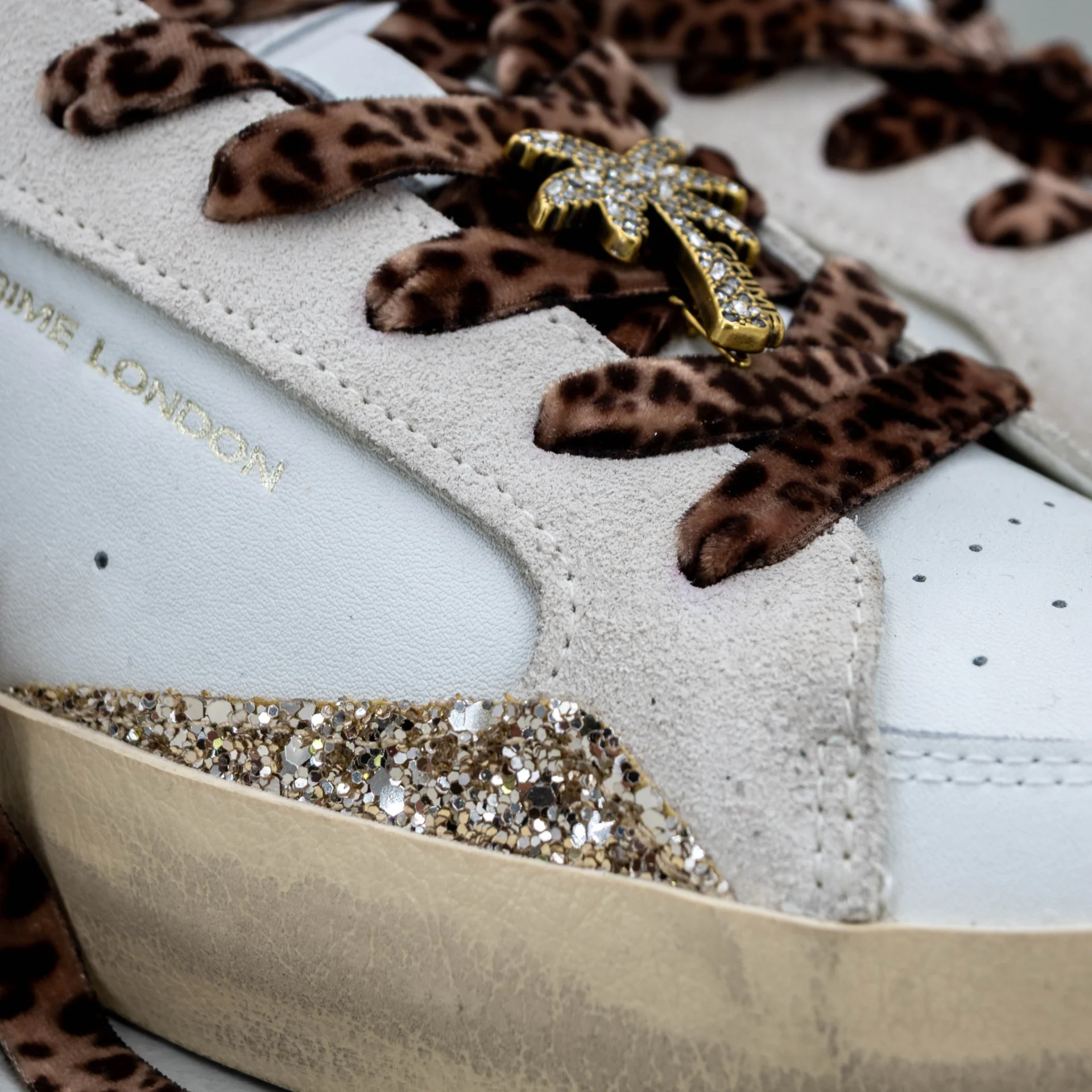 Crime London sneaker donna in pelle bianca e lacci maculati