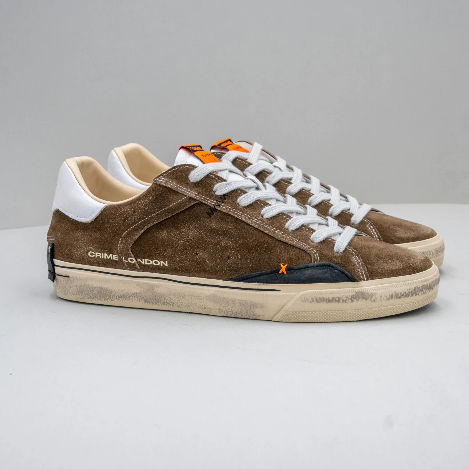 sneaker uomo bassa in camoscio marrone