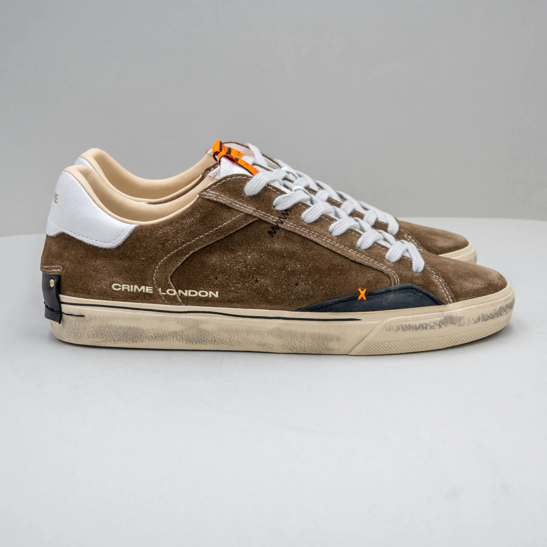 sneaker uomo bassa in camoscio marrone