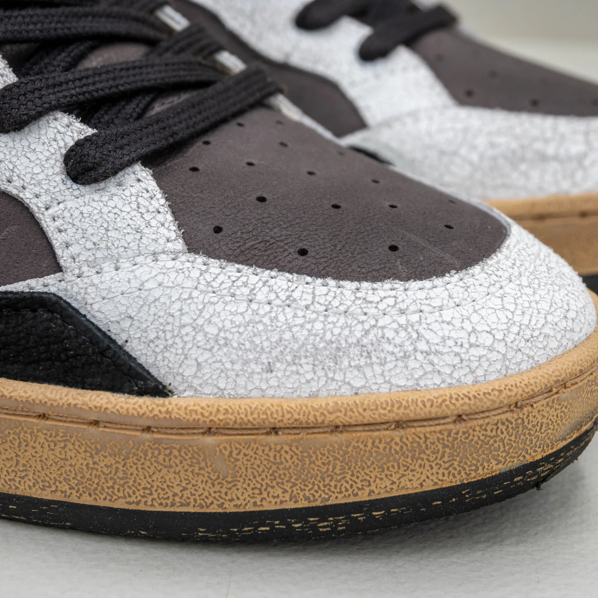 sneaker uomo bassa colore grigio scuro nero e bianco