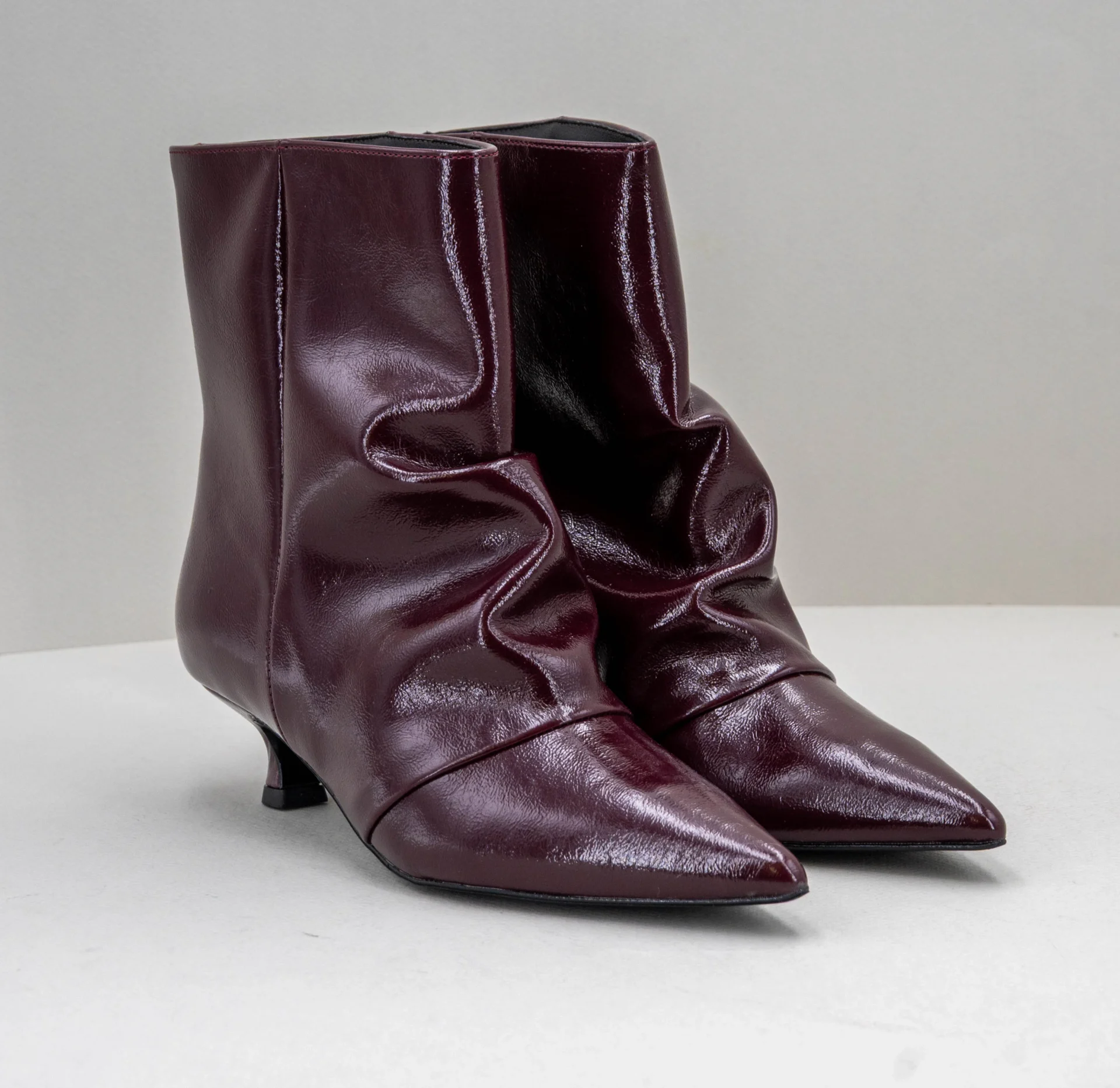 stivaletto donna in vernice lucida bordò