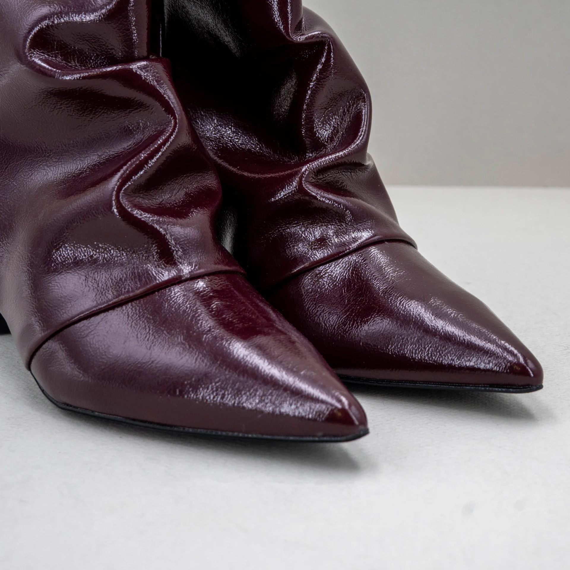 stivaletto donna in vernice lucida bordò