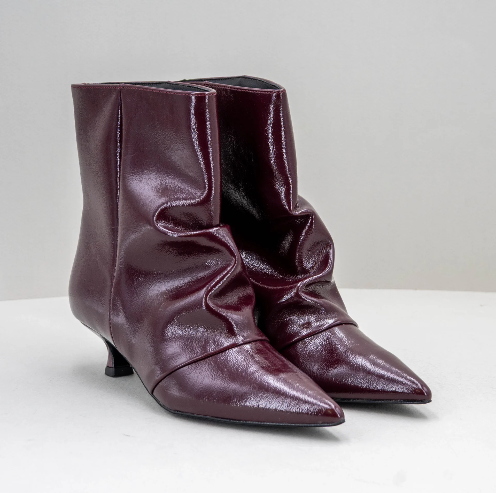 stivaletto donna in vernice lucida bordò