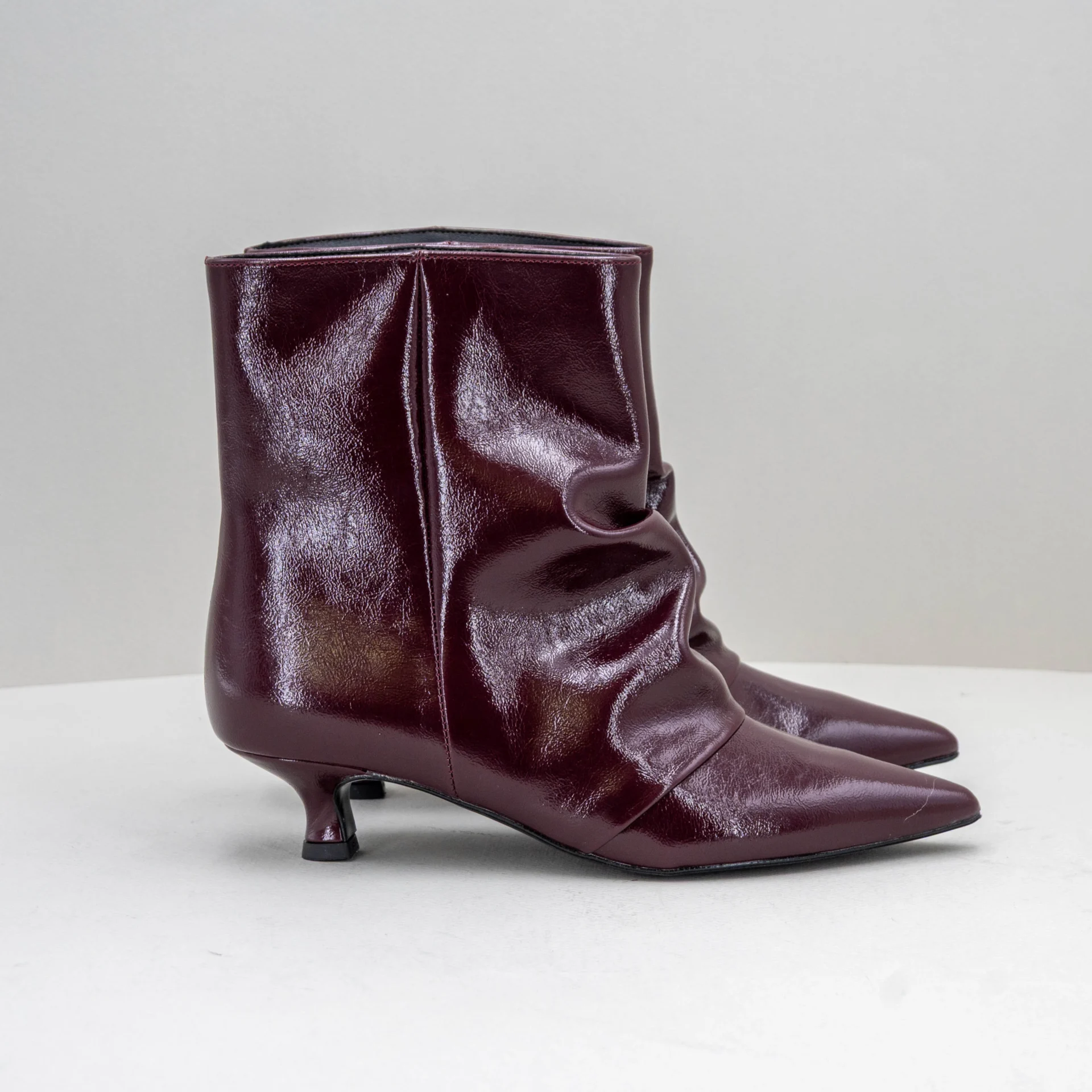 stivaletto donna in vernice lucida bordò