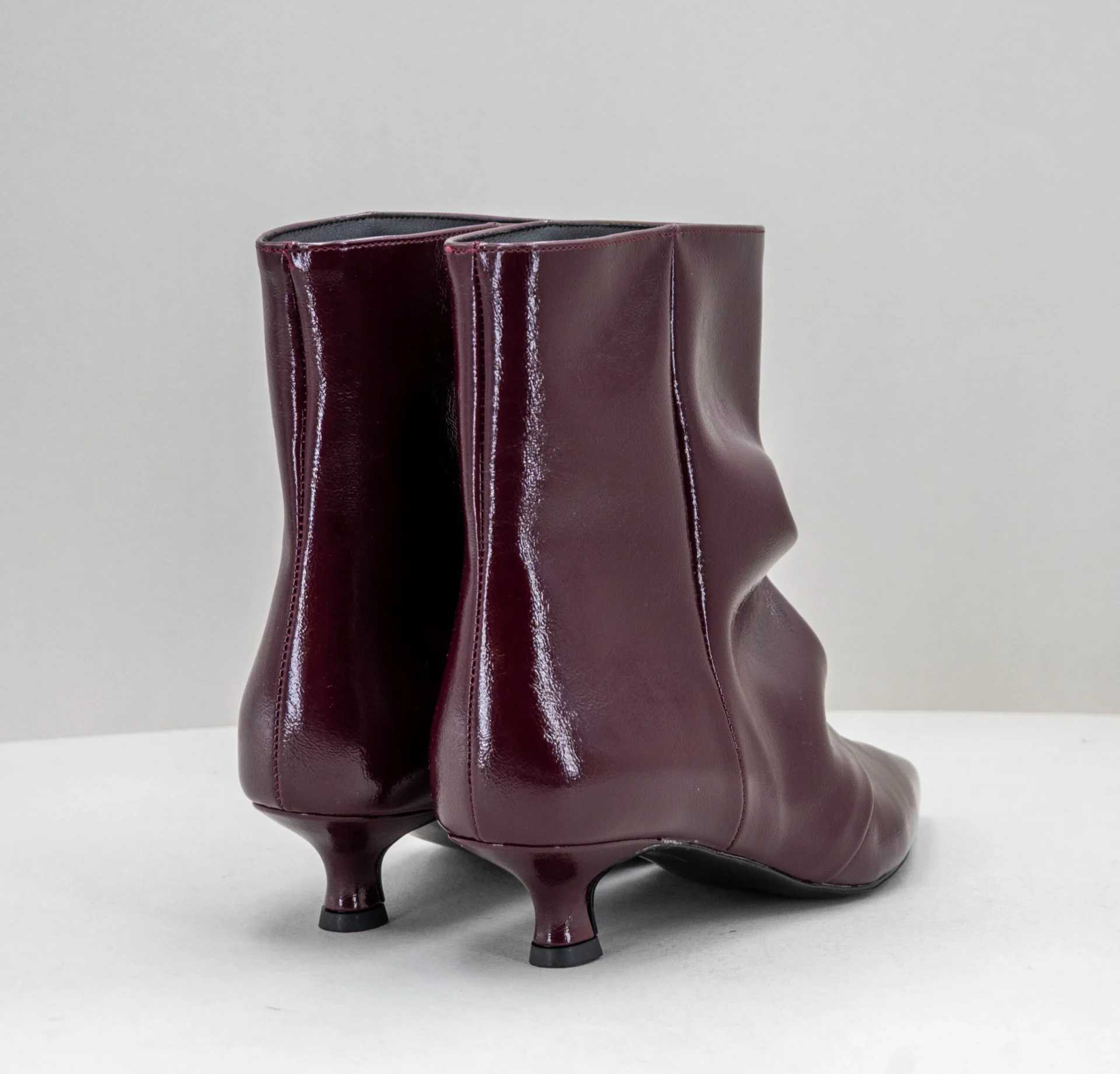 stivaletto donna in vernice lucida bordò