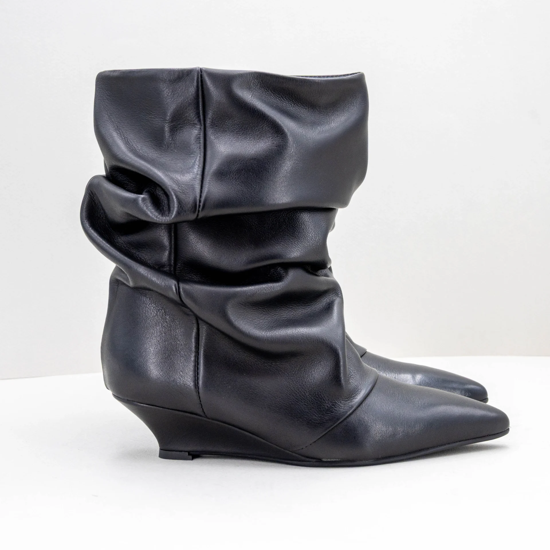 stivale donna tacco basso in pelle colore nero