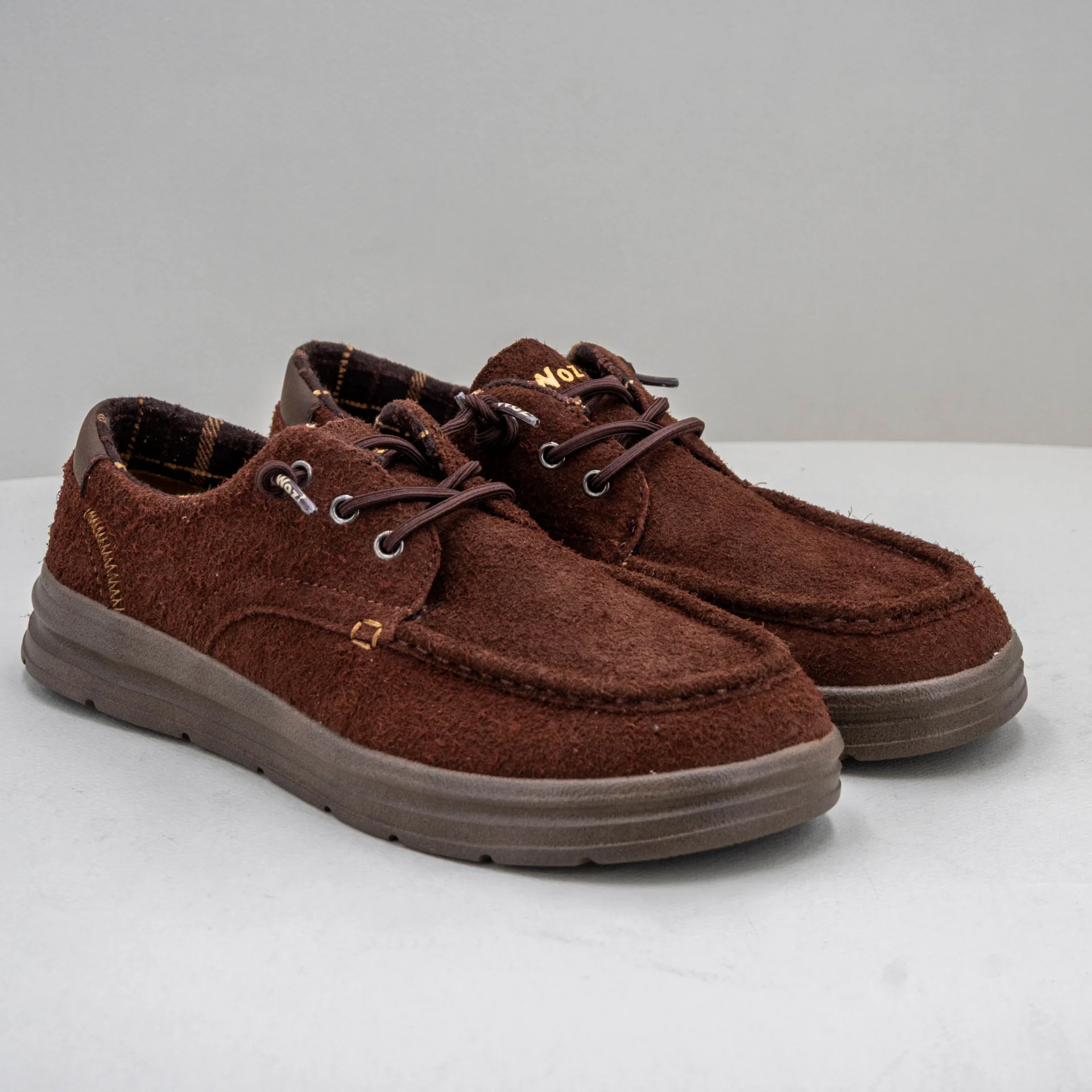 scarpa uomo comoda e leggera in camoscio marrone
