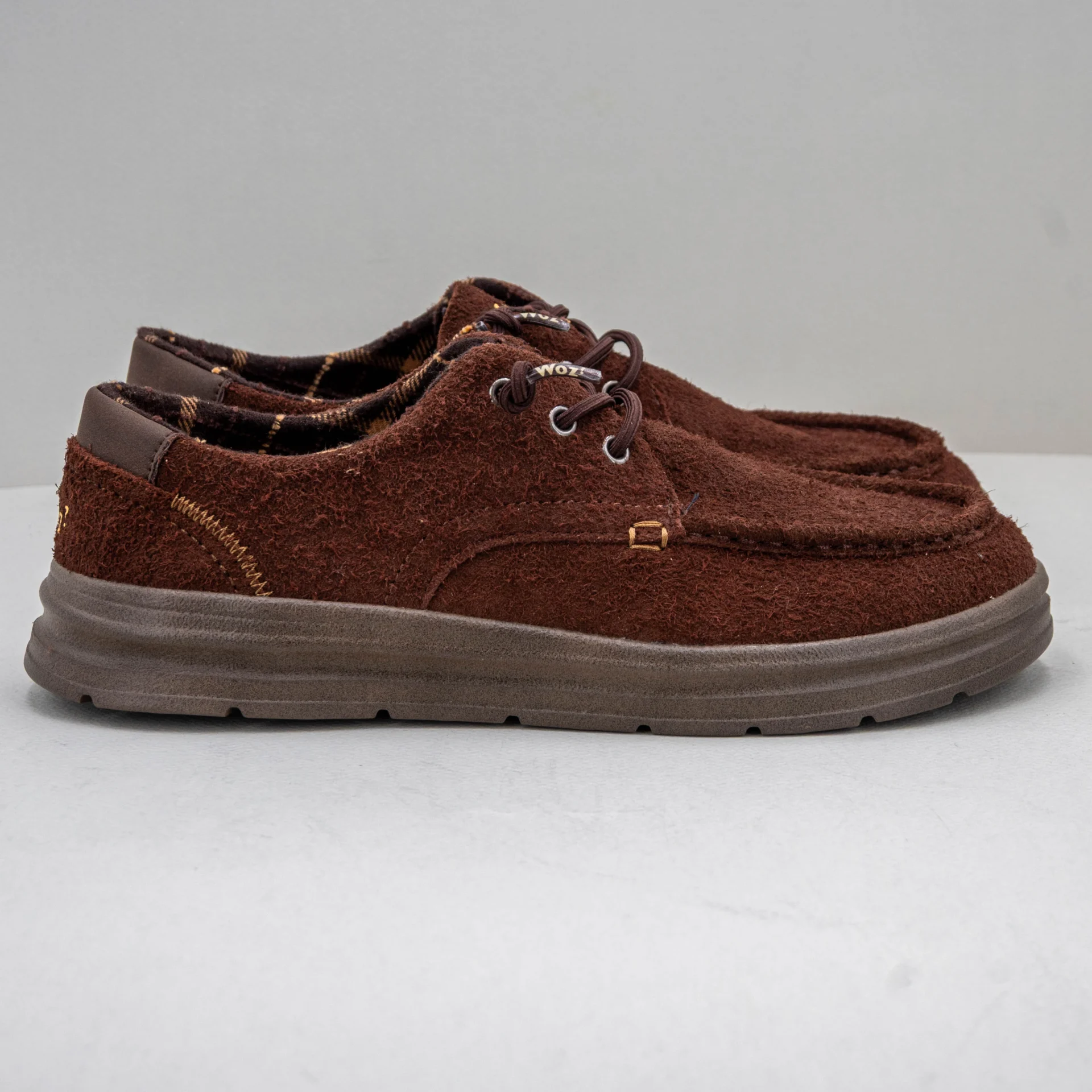 scarpa uomo comoda e leggera in camoscio marrone