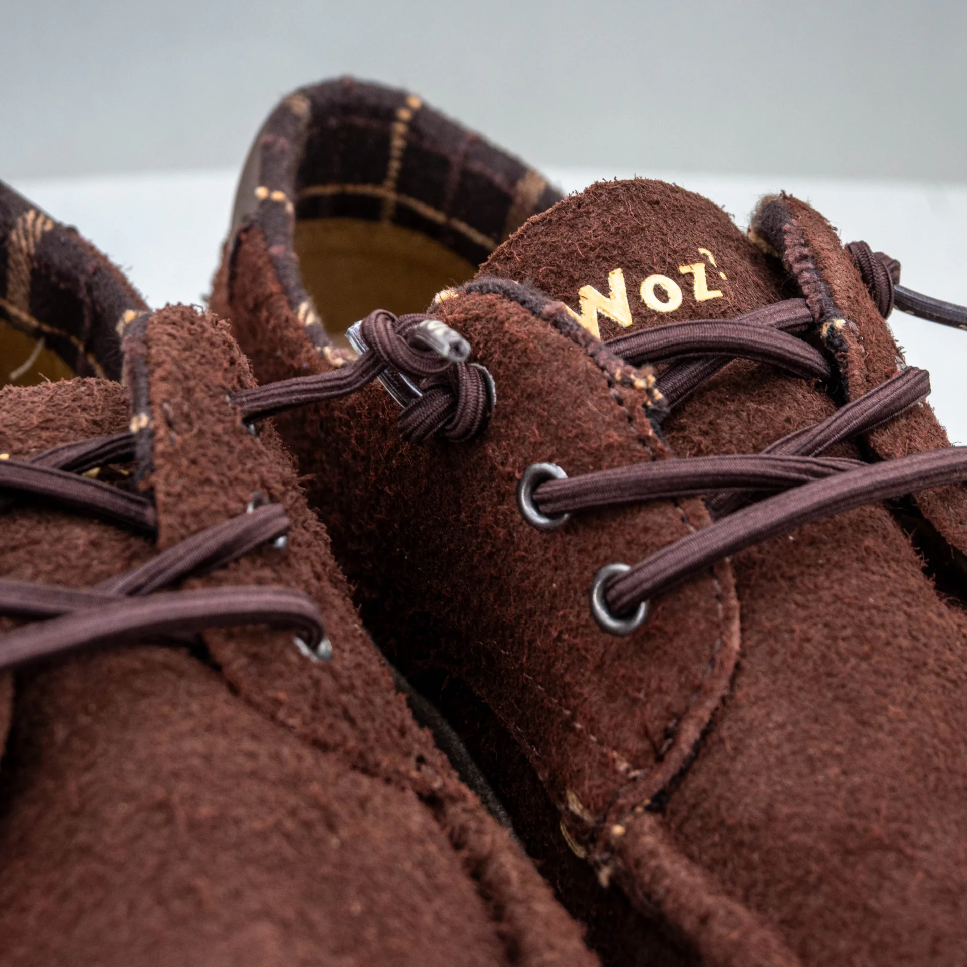 scarpa uomo comoda e leggera in camoscio marrone