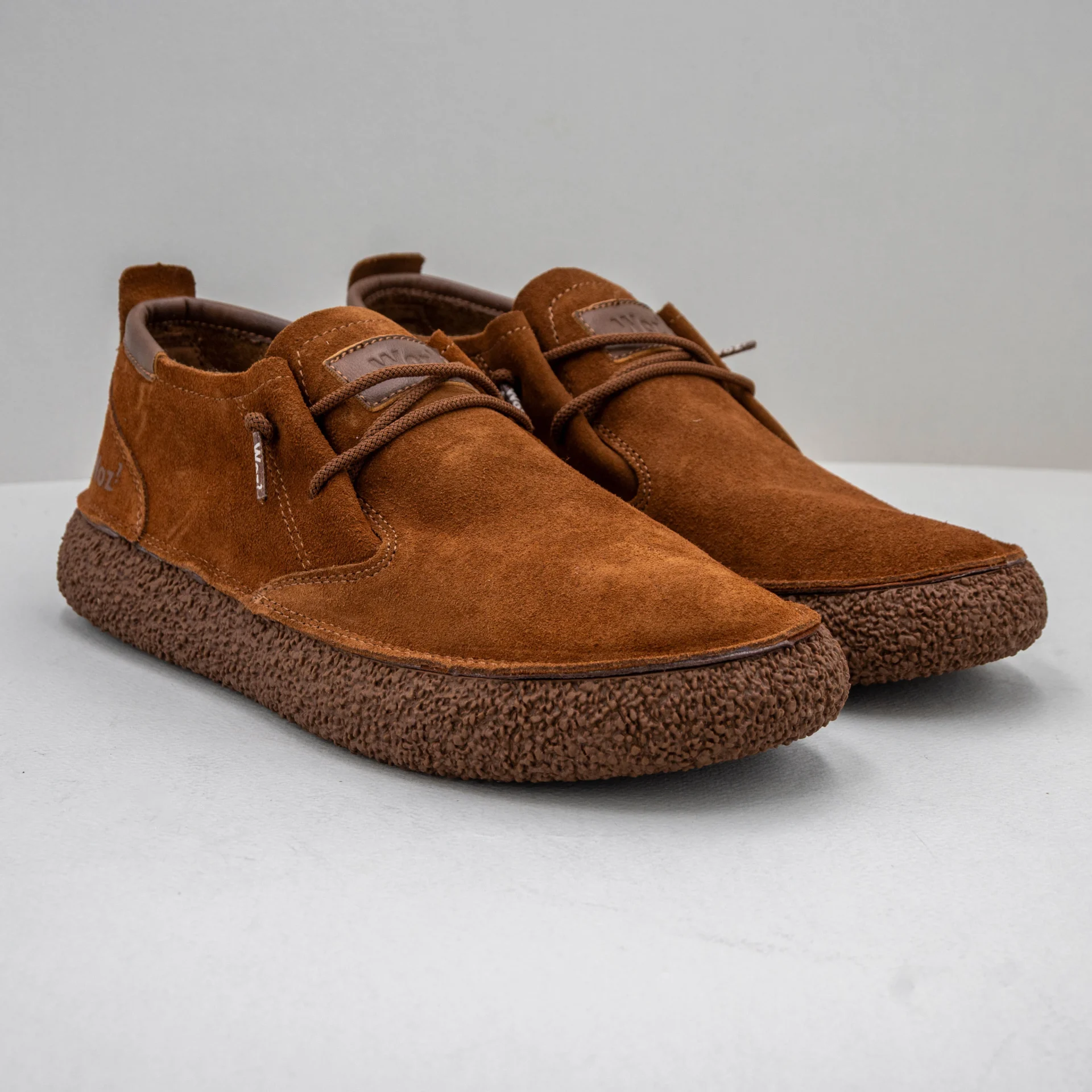scarpa uomo comoda e leggera in camoscio marrone