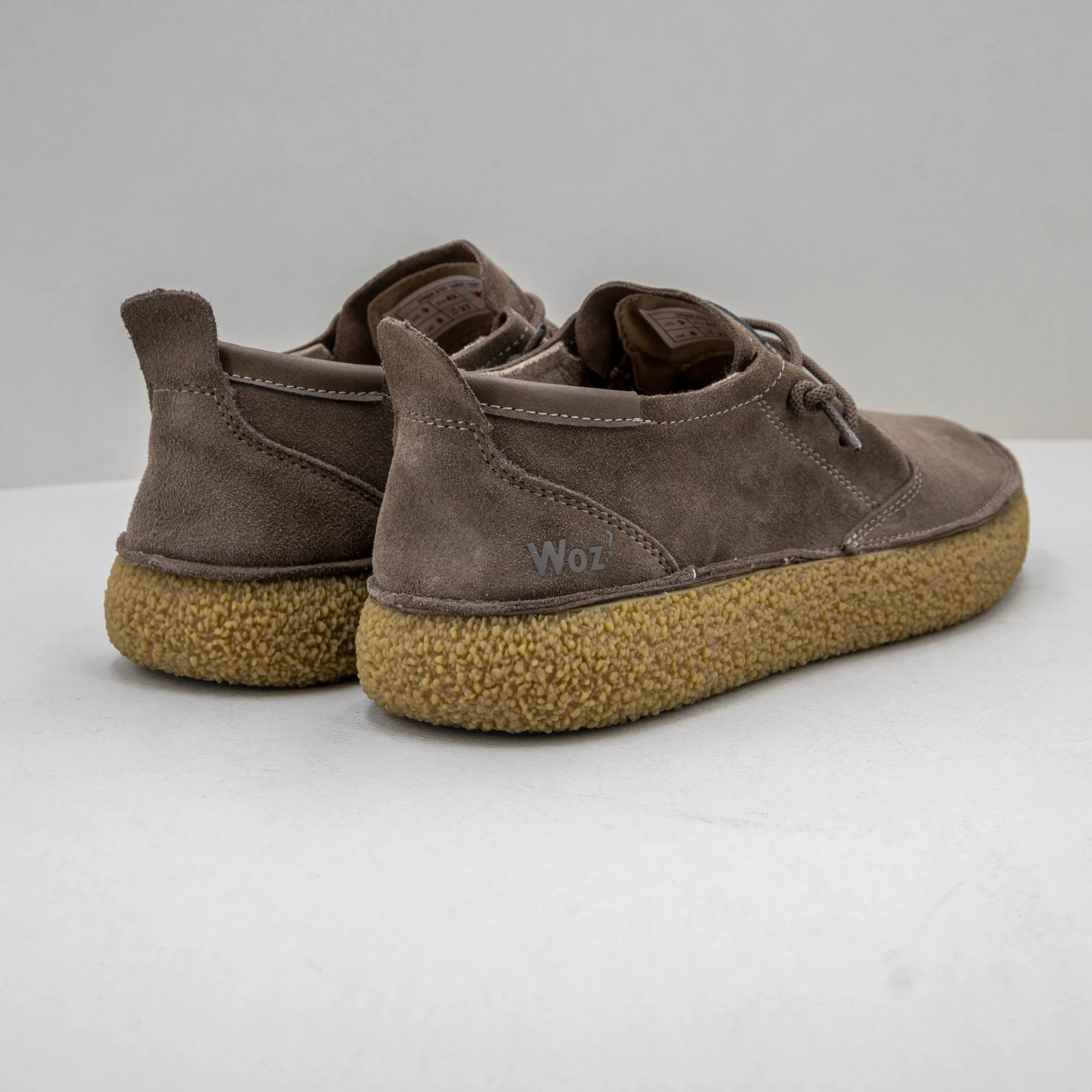 scarpa uomo comoda e leggera in camoscio grigio chiaro